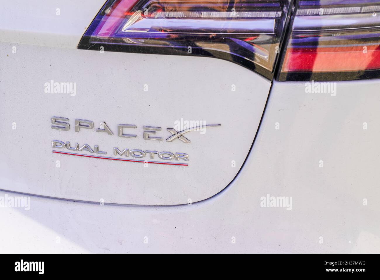 Tesla spacex outlet dual motor