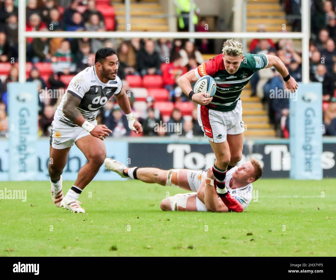 23 10 21 Leicester England Rugby Union Freddie Steward On The Charge For Tigers During The Gallagher Round 6 Match Played Between Leicester Tigers And Sale Sharks At The Mattioli Woods Welford Road Stadium