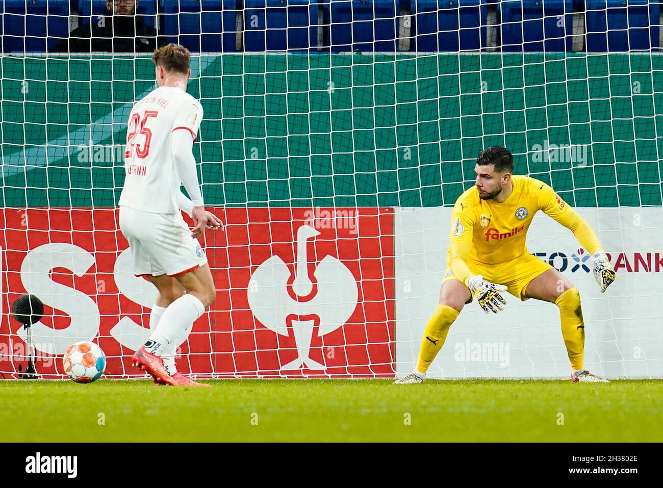Page 6 - Goalkeeper Own Goal High Resolution Stock Photography and Images -  Alamy