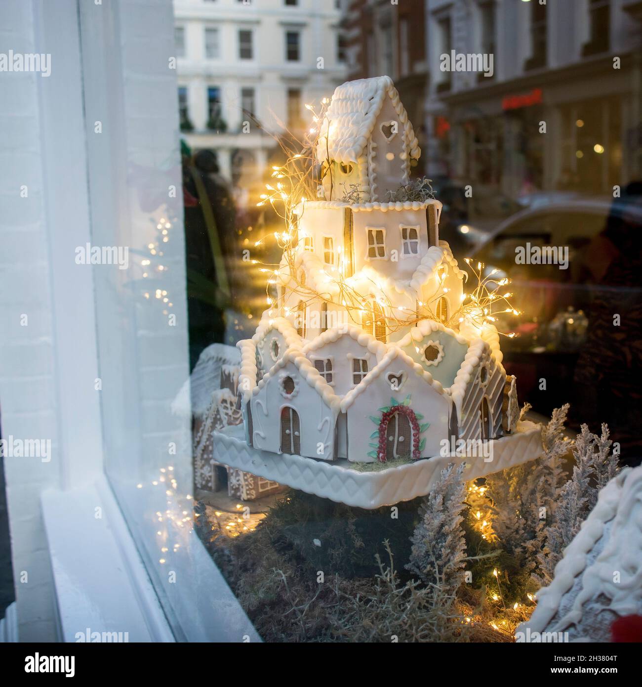 Frosted shop window hi-res stock photography and images - Alamy