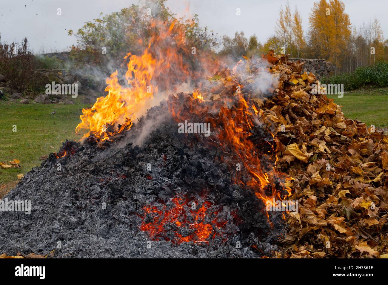 Fire burning in pile garbage hi-res stock photography and images - Alamy
