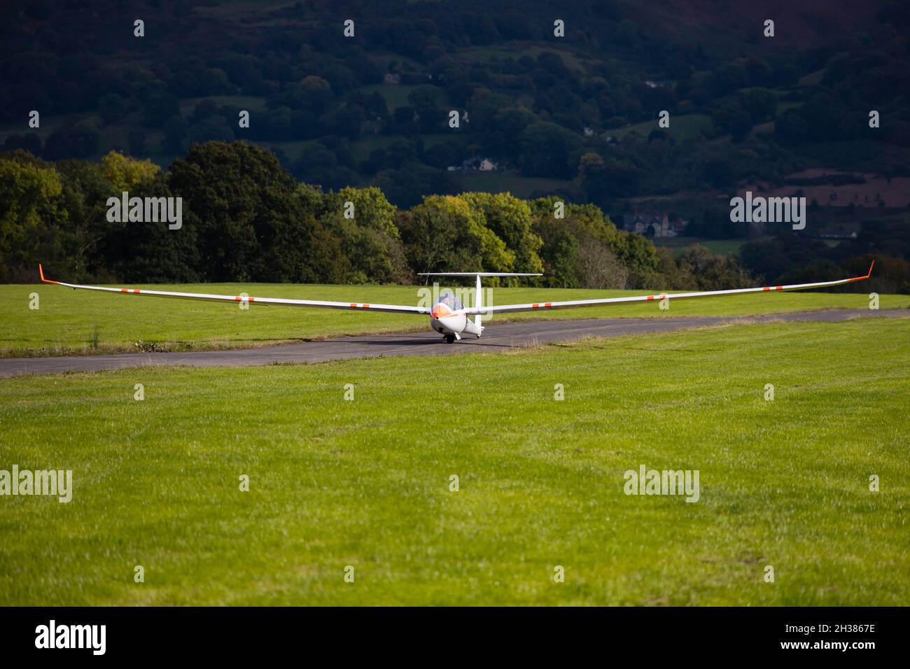 SchemppHirth Duo Discus glider landing at Lleweni Parc gliding club
