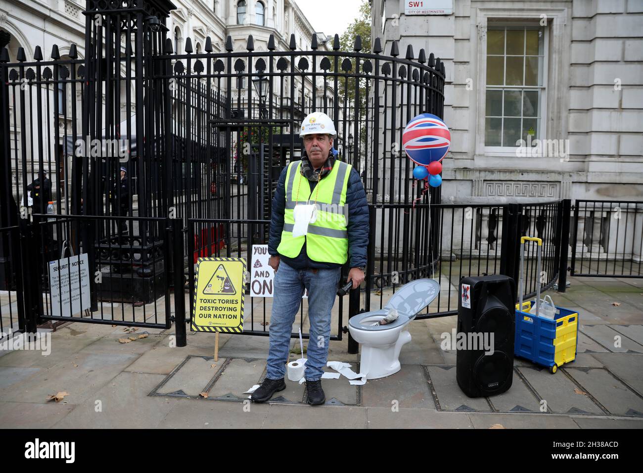 London, UK, 26 October 2021: Activist Steve Bray protesting against the Conservative government outside Downing Street, central London Stock Photo