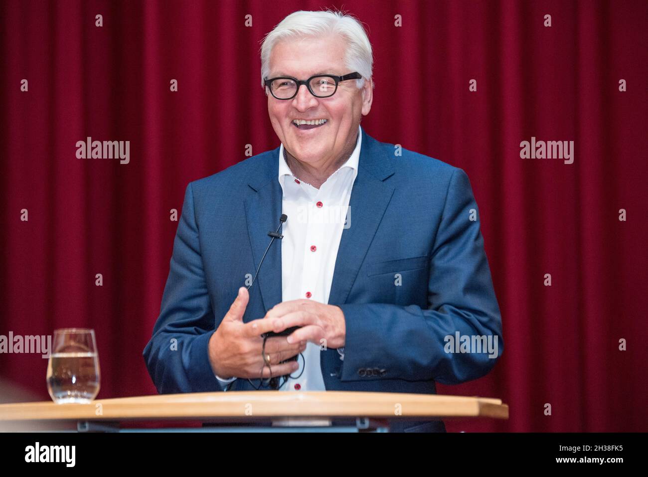 Frank-Walter Steinmeier redet beim Besuch des Planetarium in Berlin in 2016. Stock Photo