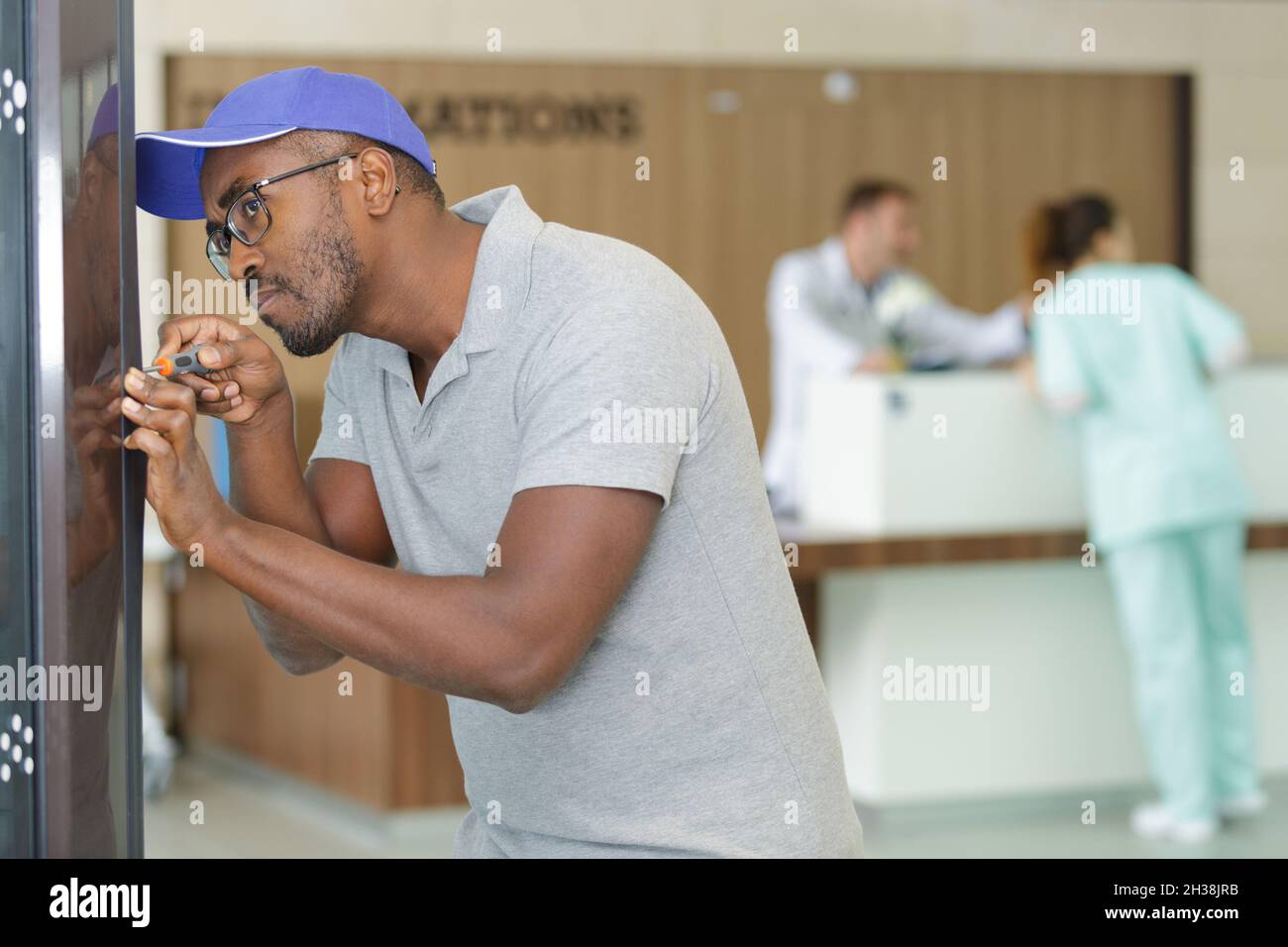 technician repairing coffee vending machine in an hospital Stock Photo