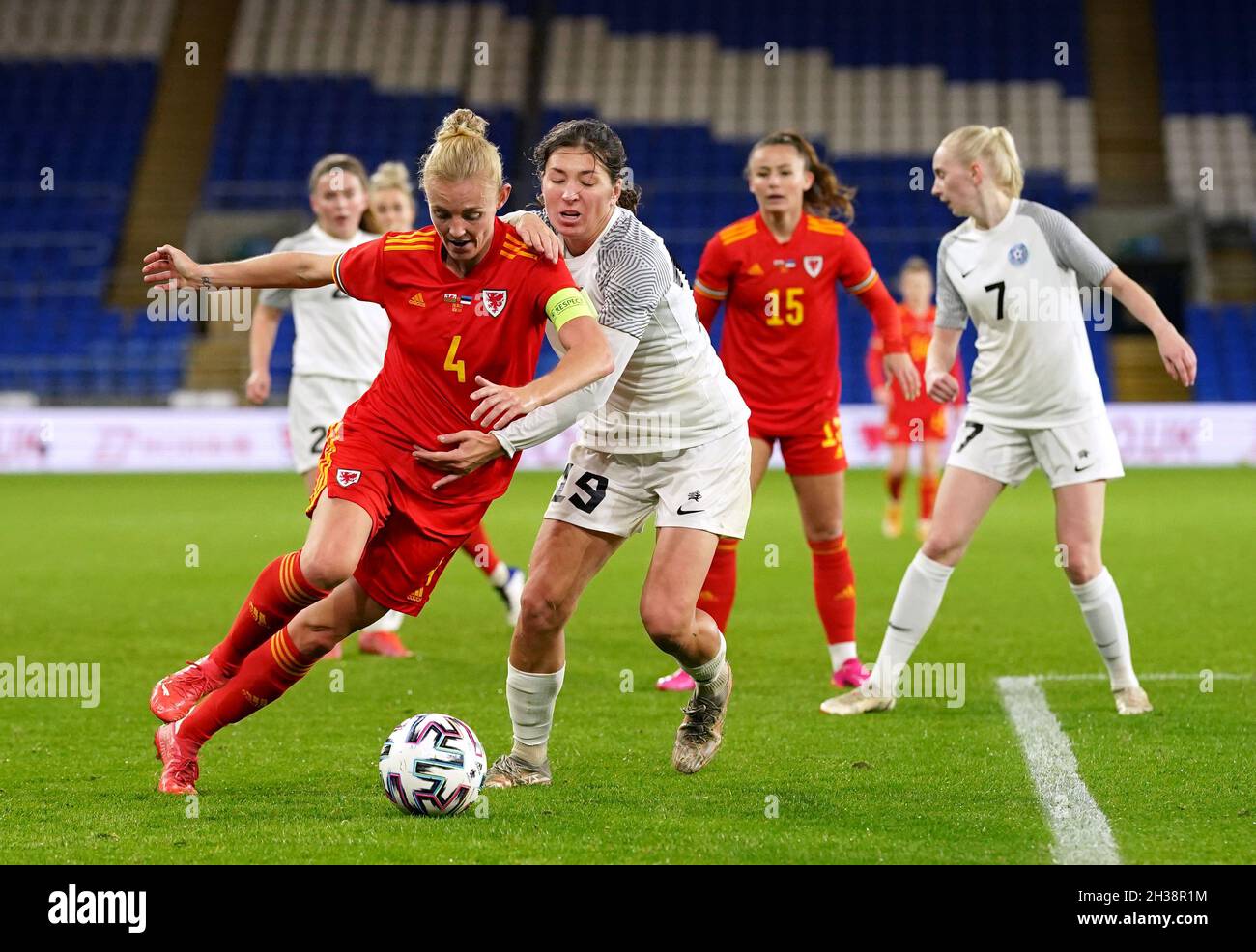 Wales' Sophie Ingle (left) and Estonia's Vlada Kubassova battle for the ball during the FIFA Women's World Cup 2023 UEFA Qualifying match at the Cardiff City Stadium. Picture date: Tuesday October 26, 2021. Stock Photo