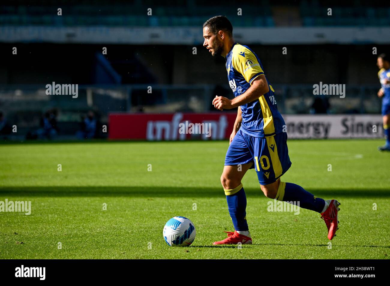 Verona, Italy. 24th Oct, 2021. Giancluca Caprari (Verona) portrait in action during Hellas Verona FC vs SS Lazio, Italian soccer Serie A match in Verona, Italy, October 24 2021 Credit: Independent Photo Agency/Alamy Live News Stock Photo