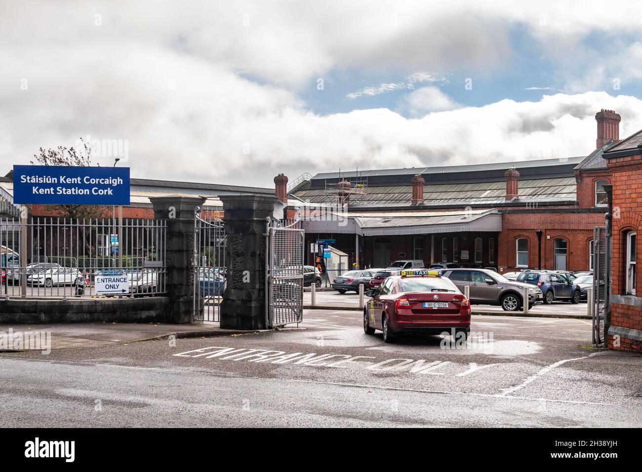 Entrance to Kent Railway Station, Cork, Ireland with copy space Stock Photo Alamy