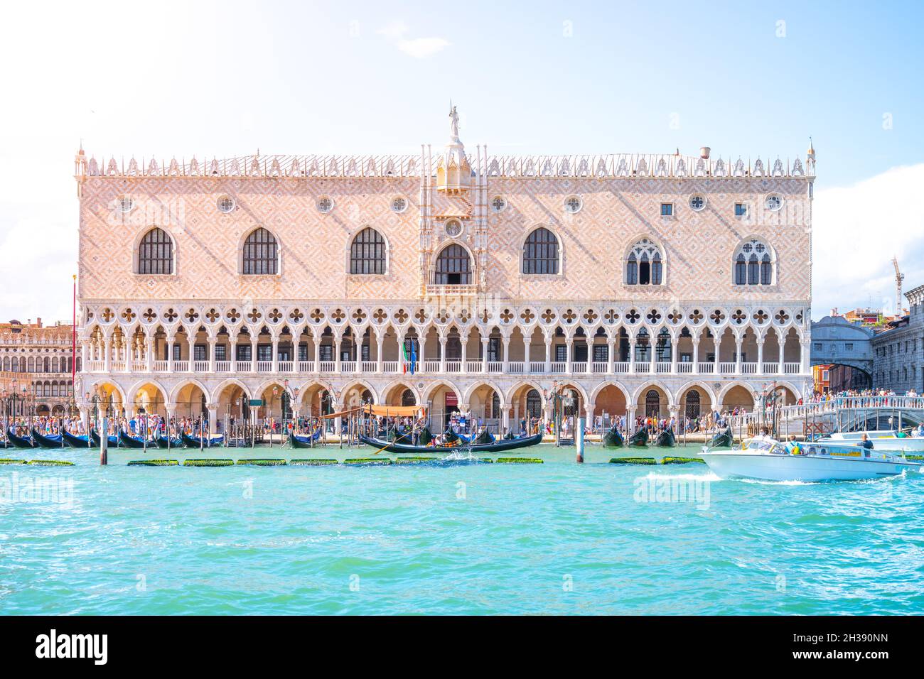 Front view doges palace hi-res stock photography and images - Alamy