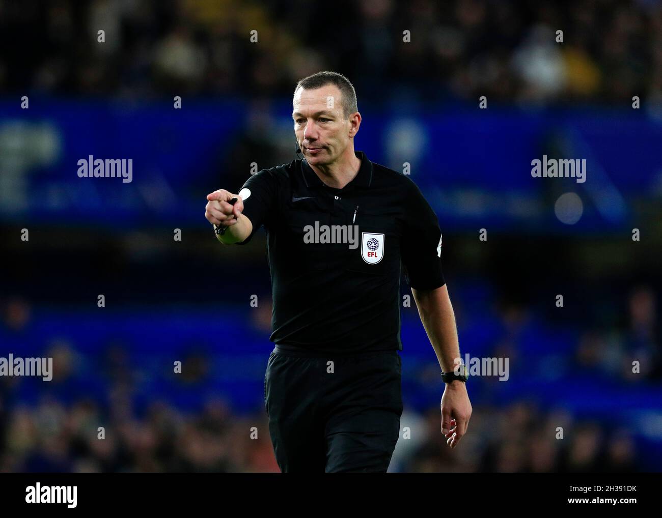 Stamford Bridge, Chelsea, London, UK. 26th Oct, 2021. Carabao Cup football, Chelsea FC versus Southampton: Referee Kevin Friend makes a decision Credit: Action Plus Sports/Alamy Live News Stock Photo