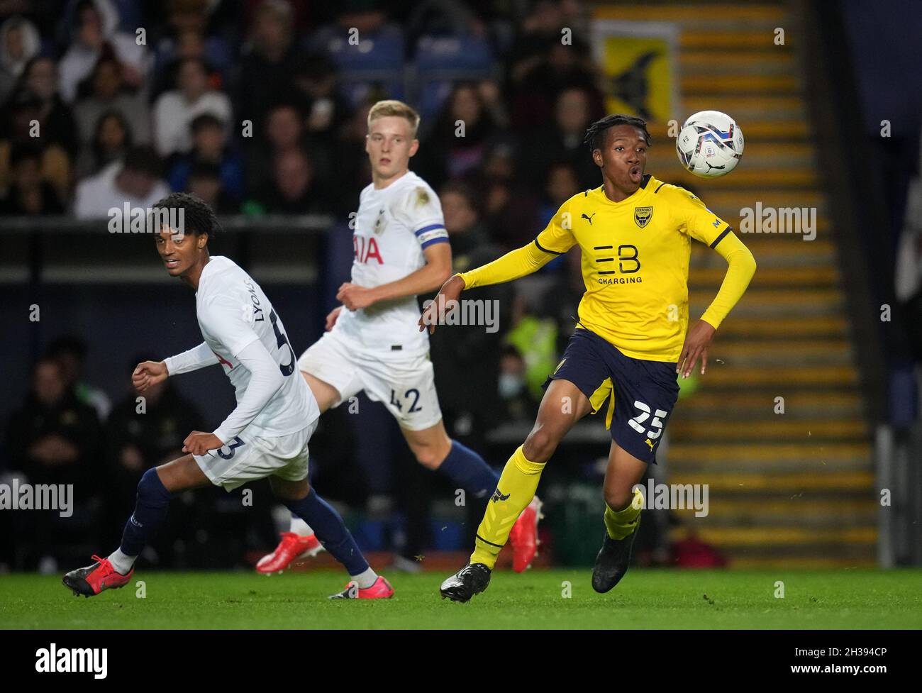 Oxford, UK. 26th Oct, 2021. Josh Johnson of Oxford United & Brooklyn Lyons-Foster (left) of Spurs U21 during the EFL Trophy match between Oxford United and Tottenham Hotspur U21 at the Kassam Stadium, Oxford, England on 26 October 2021. Photo by Andy Rowland. Credit: PRiME Media Images/Alamy Live News Stock Photo