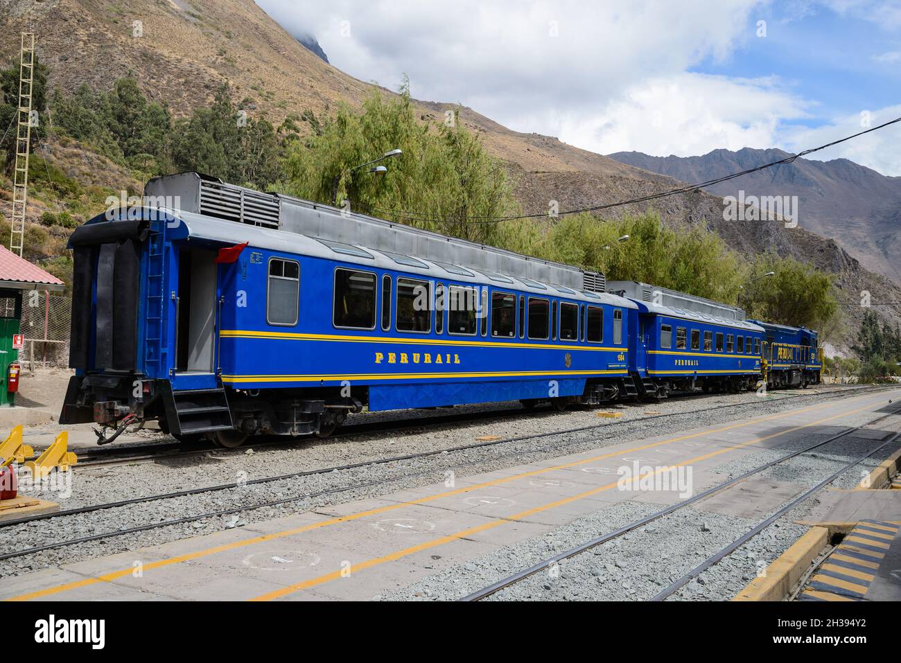 Blue Peru Rail Trains Bring Tourists To Visit Machu Picchu ...