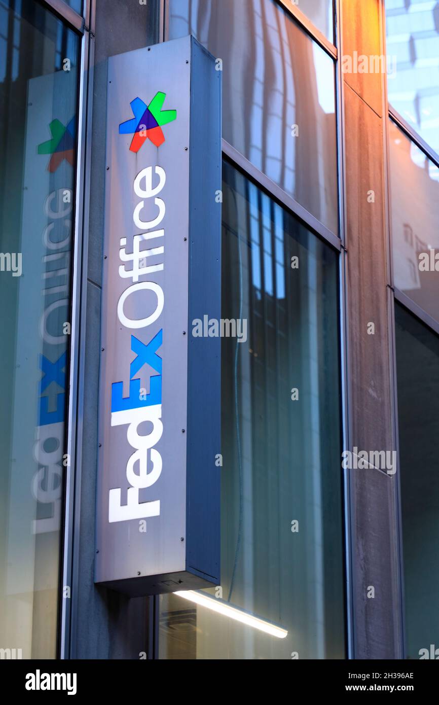 FedEx Office store in Midtown Manhattan.New York City.USA Stock Photo