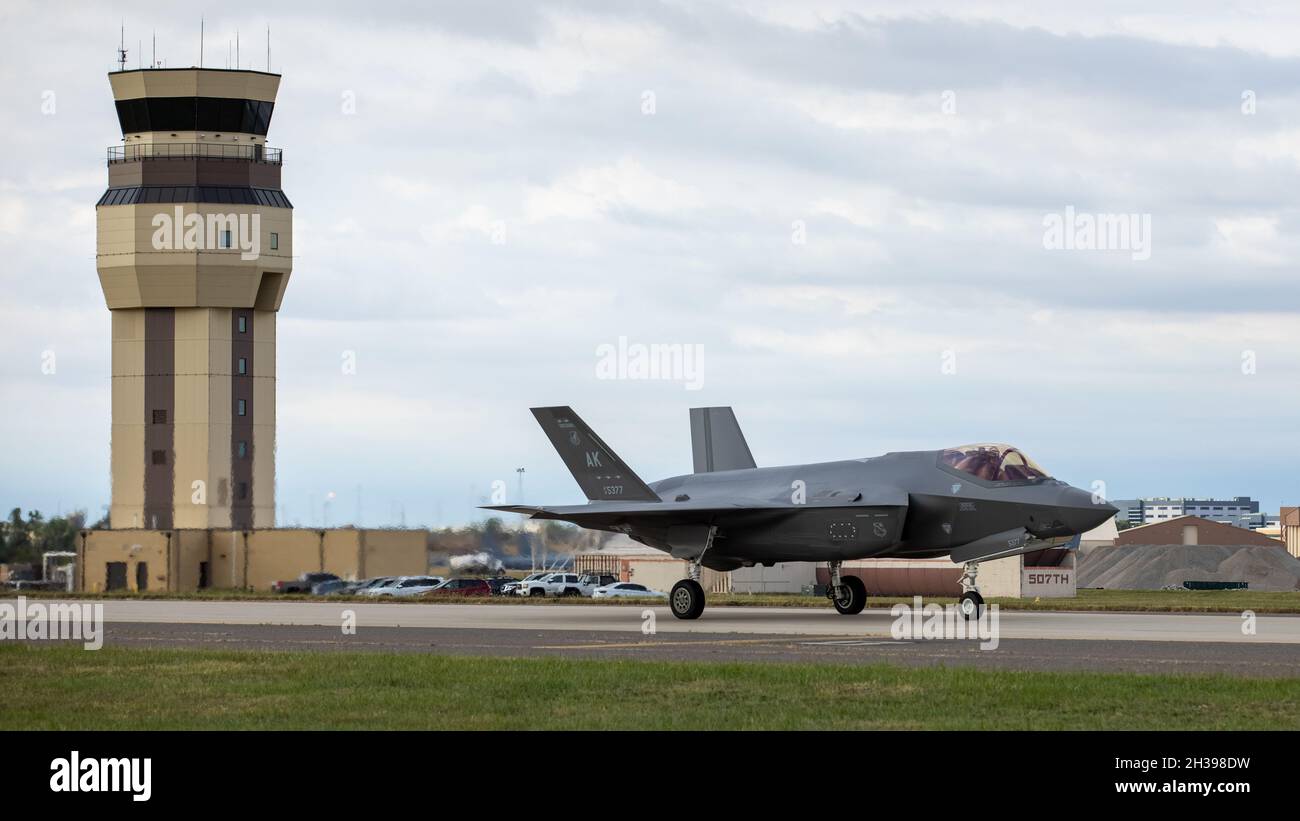 An F-35 Lightning II aircraft taxis in front of the Tinker Air Force Base control tower, at Tinker AFB, Oklahoma, Oct. 22, 2021. Twelve aircraft visited Tinker AFB to refuel while en route from Tyndall AFB, Florida, to Hill AFB, Utah. (U.S. Air Force photo by Paul Shirk) Stock Photo