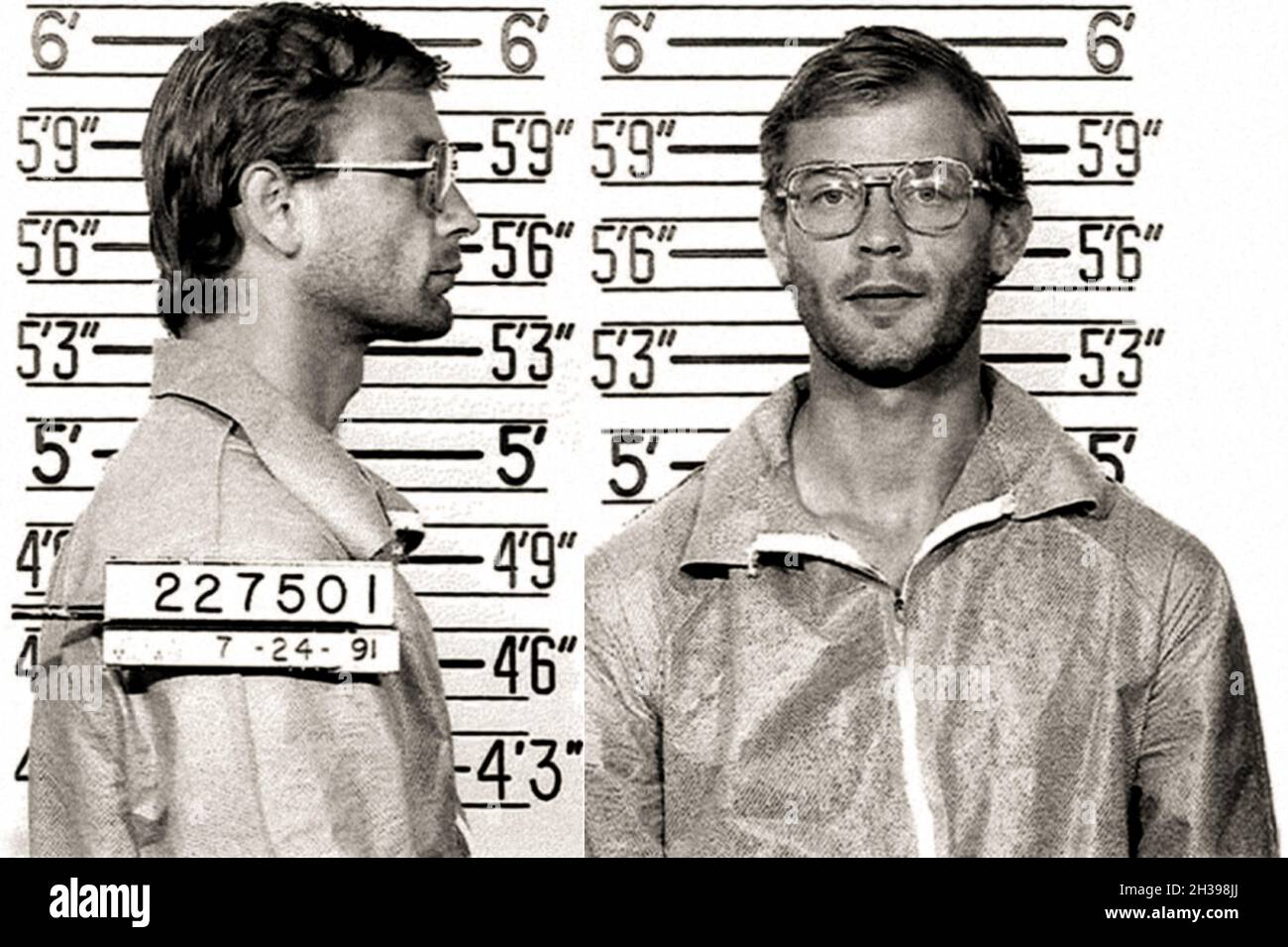 1991 , 24 july ,  Milwaukee , USA : JEFFREY DAHMER aka the MILWAUKEE CANNIBAL ( 1960 - 1994 ), was arrested  like serial-killer in a photobooth of Police Department  . Dahmer was an American spree killer who murdered at least 17 people , from 1978 to 1991 . Unknown photographer . -  photo booth - photo-booth - SERIAL KILLER - Mostro di Milwaukee - The Monster of - portrait - ritratto - serial-killer - assassino seriale - CRONACA NERA - criminale - criminal - SERIAL KILLER  - GAY - LGBT - CANNIBALE - cannibalismo - omosessuale - omosessualità - homosexuality - homosexual - foto segnaletica dell Stock Photo