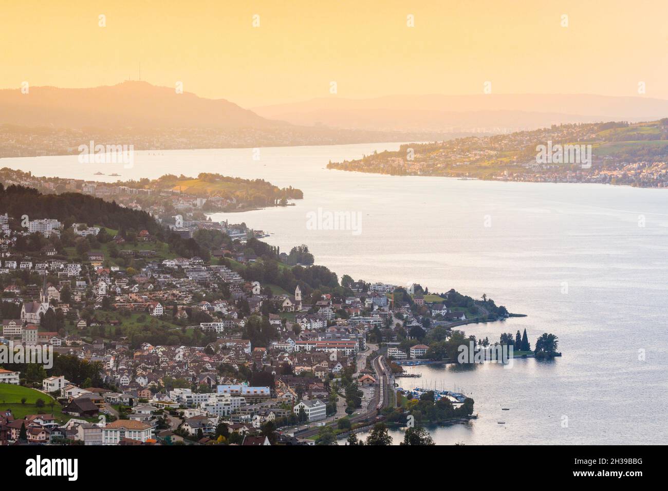 View at sunset from Feusisberg across Lake Zurich to Zurich, with Richterswil, Waedenswil and Meilen and the Uetliberg in the background, Canton Stock Photo