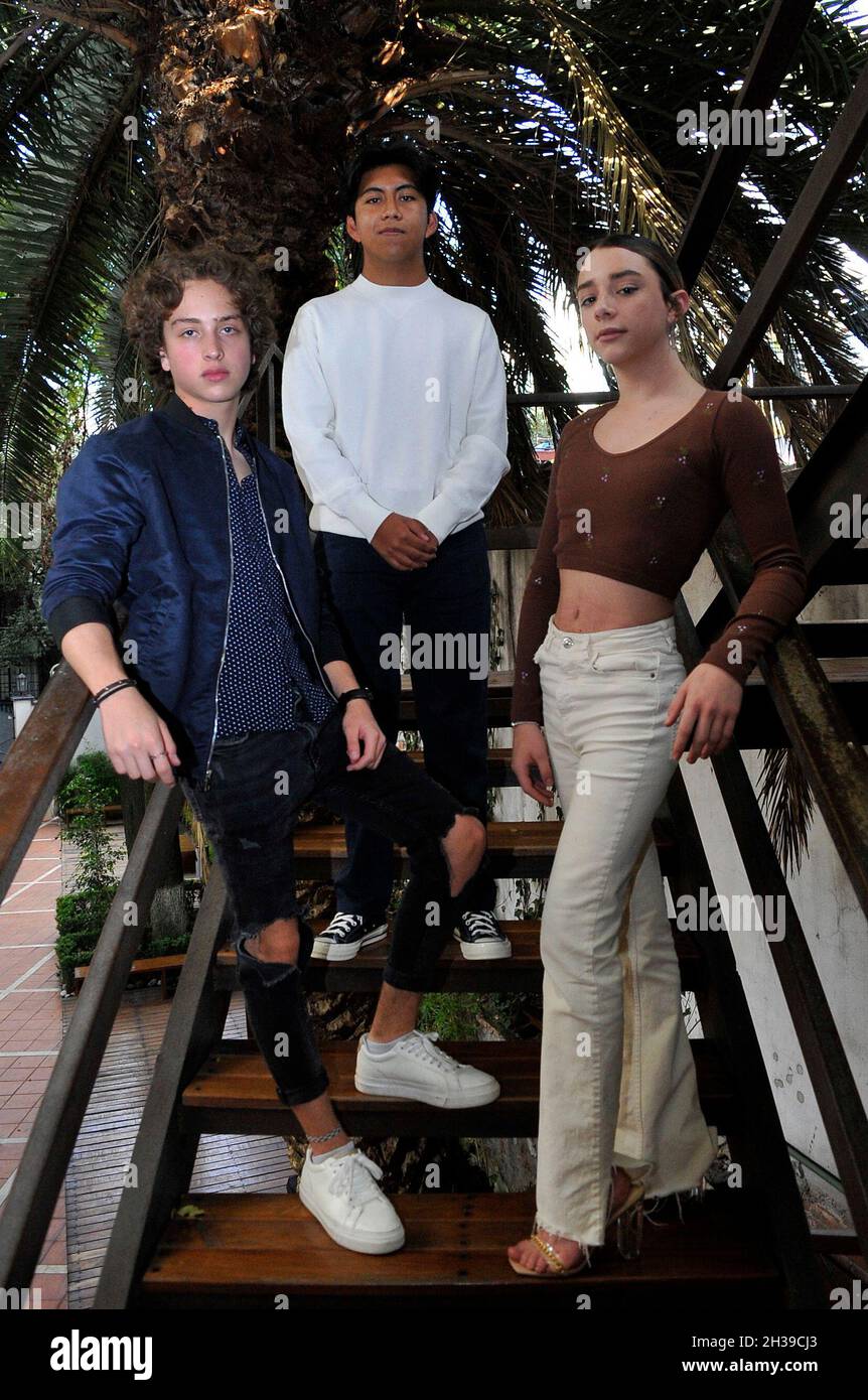 Mexico City, Mexico. October 26, 2021, Valeria Lamm, Yubáh Ortega, Santiago Barajas, pose for photos during a film Photocall to promote “The Hole in the Fence” as part of Morelia Film Festival. On October 26, 2021 in Mexico City, Mexico. (Photo by Martin Gonzalez/ Eyepix Group) Stock Photo
