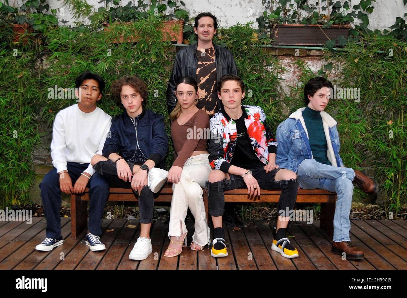Mexico City, Mexico. October 26, 2021, Valeria Lamm, Yubáh Ortega, Santiago Barajas, Lucciano Kurti, Giovanni Conconi, Joaquín del Paso, pose for photos during a film Photocall to promote “The Hole in the Fence” as part of Morelia Film Festival. On October 26, 2021 in Mexico City, Mexico. (Photo by Martin Gonzalez/ Eyepix Group) Stock Photo
