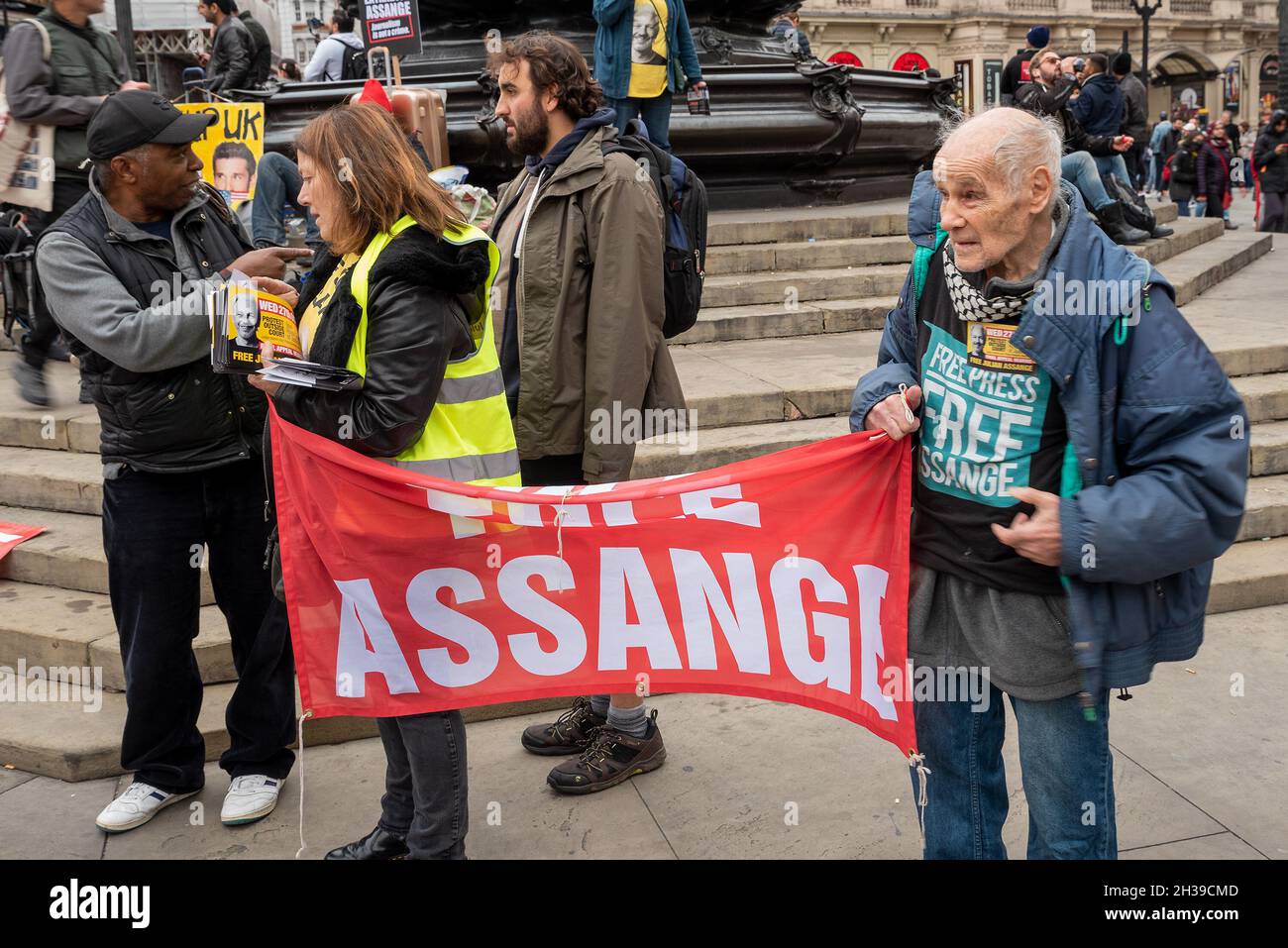 Piccadilly Circus, London, UK. 23rd October 2021. Supporters of WikiLeaks founder Julian Assange protest at London’s Piccadilly Circus prior to Julian being brought from Belmarsh Prison to appear at London’s High Court at the Royal Courts of Justice on the 27th October 2021 for an extradition appeal. Assange supporters gathered around Eros. Credit: Stephen Bell/Alamy Stock Photo