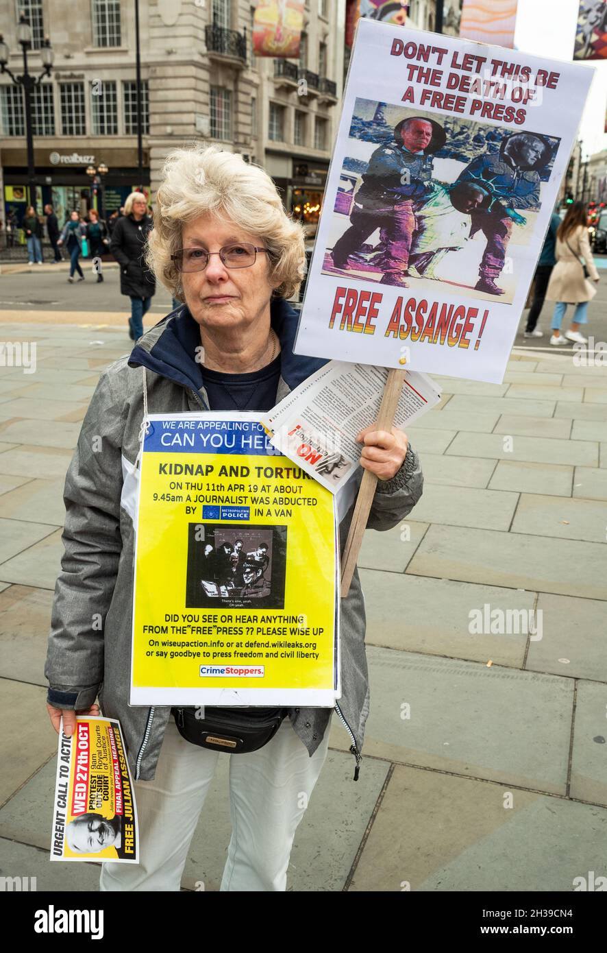 Piccadilly Circus, London, UK. 23rd October 2021. Supporters of WikiLeaks founder Julian Assange protest at London’s Piccadilly Circus prior to Julian being brought from Belmarsh Prison to appear at London’s High Court at the Royal Courts of Justice on the 27th October 2021 for an extradition appeal. Credit: Stephen Bell/Alamy Stock Photo