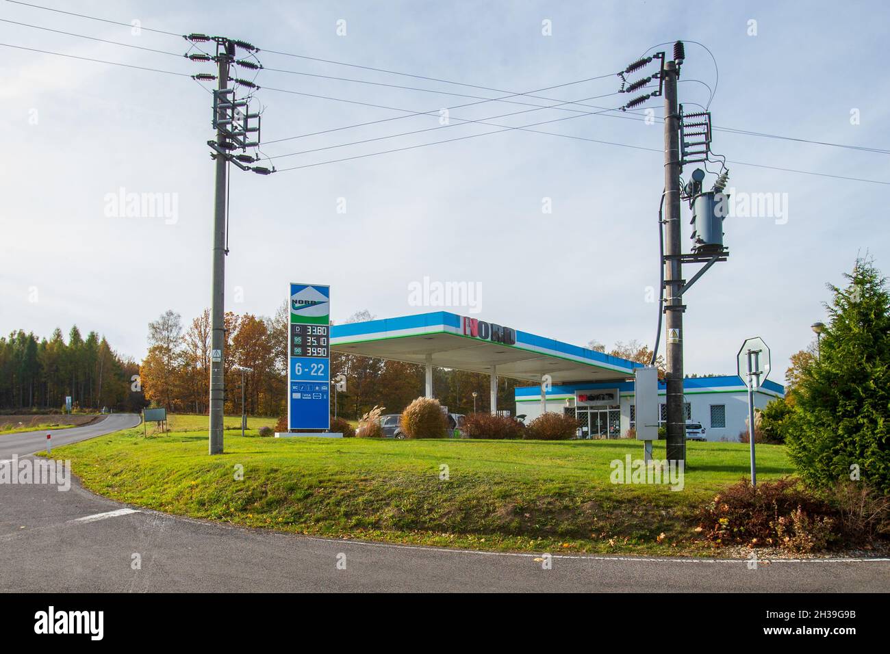 Vilemov, Czech Republic. 25th Oct, 2021. The NORD filling station in the Czech town of Vilemov near the border with Germany. Energy prices have been one of the most important topics throughout Europe for a few days now. Credit: Daniel Schäfer/dpa-Zentralbild/dpa/Alamy Live News Stock Photo