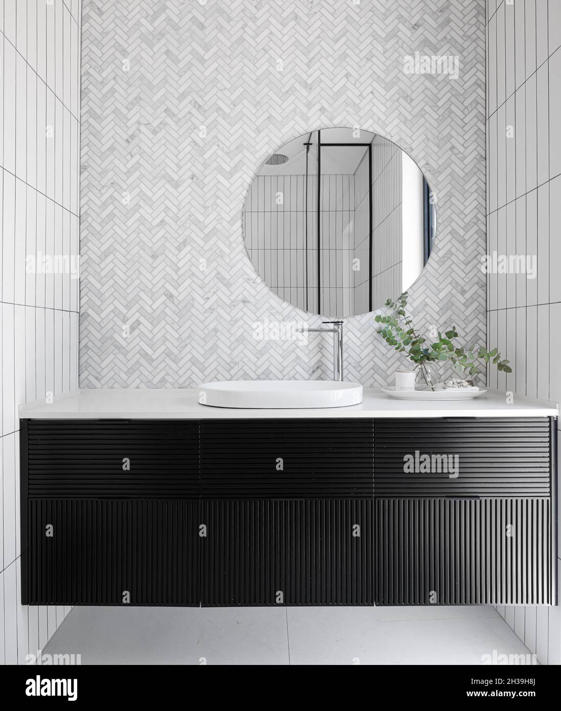 Bathroom with round mirror, Bathroom accessories, black oval