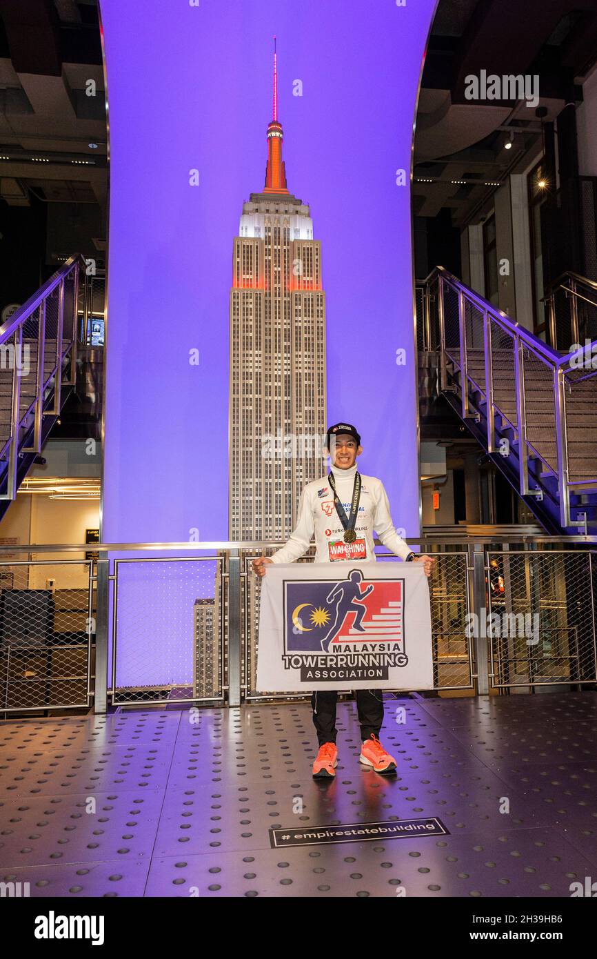 New York, USA. 26th Oct, 2021. Wai Ching Soh of Malasia winner of 43rd  Annual Empire State Building Run-Up poses with trophy at Empire State  Building Observation Deck Lobby in New York