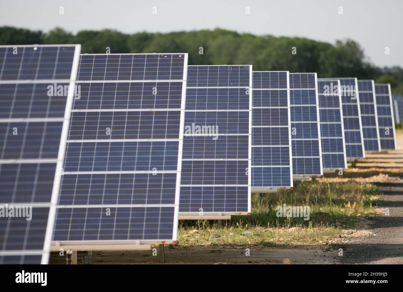 File photo dated 3/7/2015 of solar panels at Kencot solar farm in Lechlade. Issue date: Wednesday October 27, 2021. Stock Photo