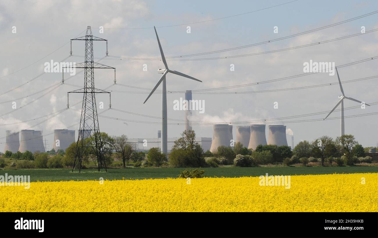 File photo dated 13/5/2008 of wind turbines at Loftsome Bridge, East Yorkshire, with Drax Power station in the distance. Issue date: Wednesday October 27, 2021. Stock Photo