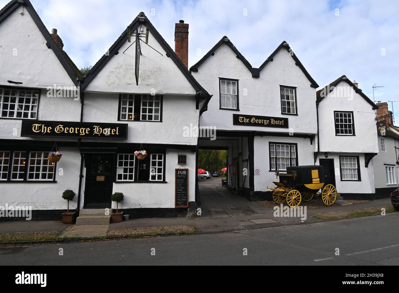 The George Hotel, an old coaching inn in the south Oxfordshire town of Dorchester on Thames Stock Photo