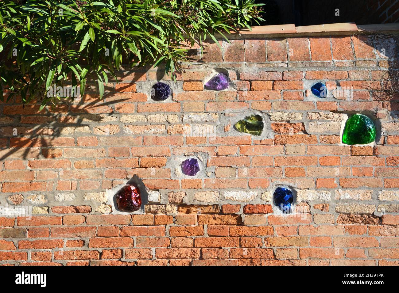 Glass brick wall hi-res stock photography and images - Alamy - Original Antique Cover Glass Elements In Brick