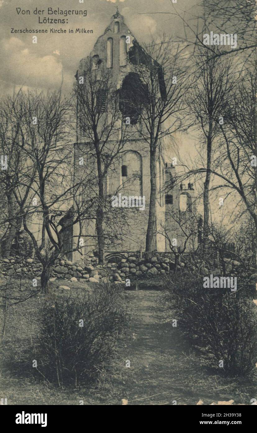 zerschossene Kirche in Milken, von der Belagerung von Lötzen, Milki ist ein Dorf im Powiat Giżycki der Woiwodschaft Ermland-Masuren in Polen, Ansicht von ca 1910, digitale Reproduktion einer gemeinfreien Postkarte Stock Photo