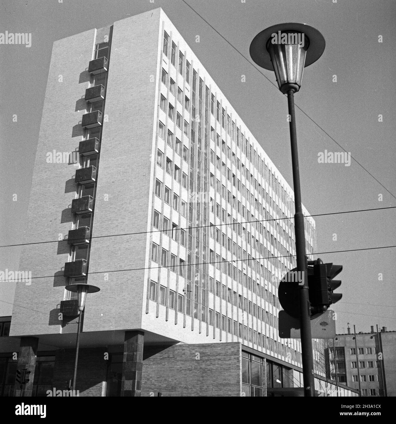 Das Gebäude der AOK in Frankfurt, Deutschland 1950er Jahre. AOK building at Frankfurt, Germany 1950s. Stock Photo