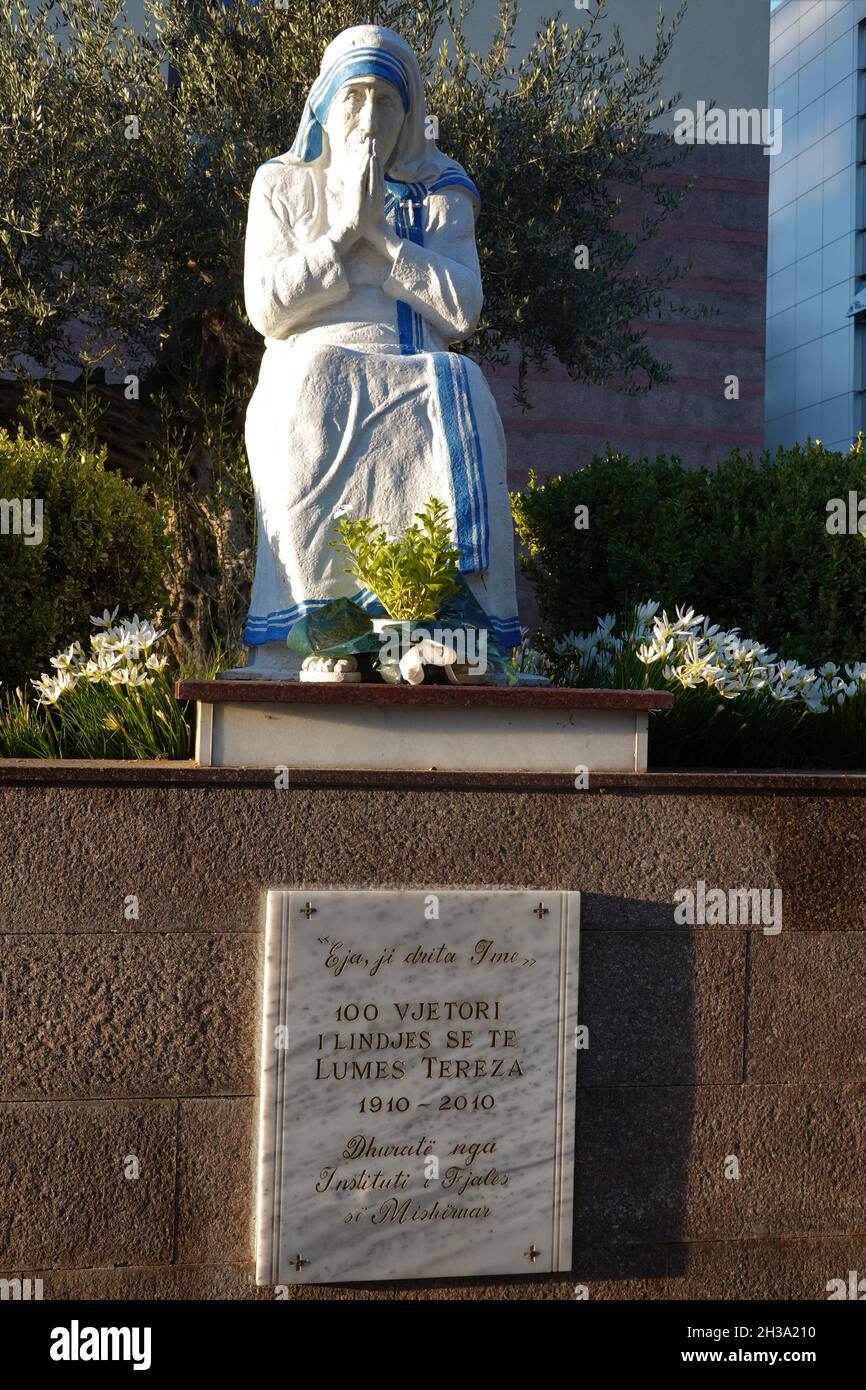 Statue of Mother Teresa outside St Paul's cathedral, …