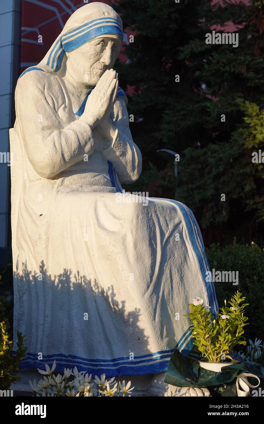 Statue of Mother Teresa outside St Paul's cathedral, …