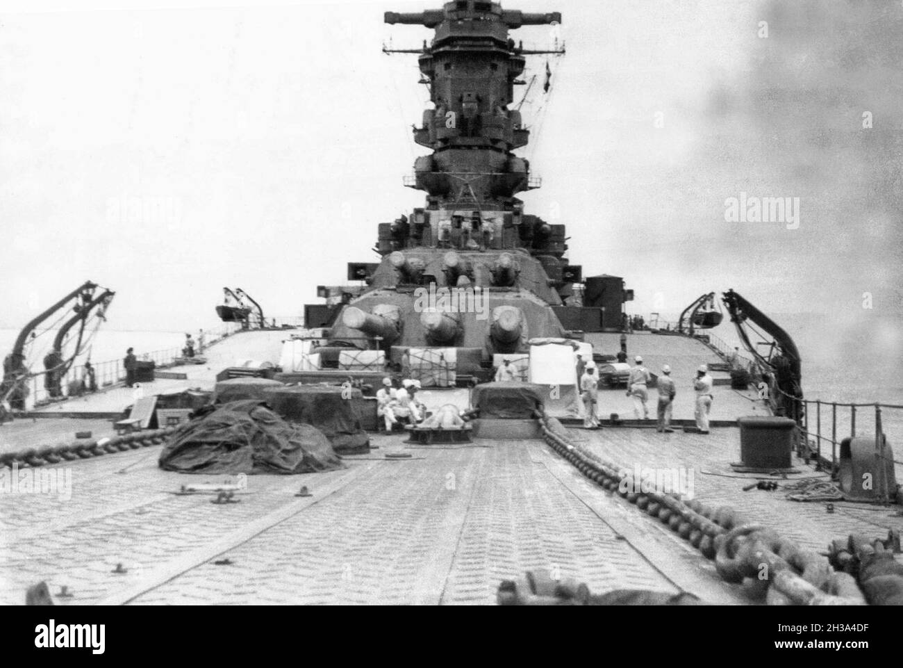 Japanese Battleship Musashi taken from the bow (August 1942): Its Post-Treaty Battleship. Leadship Yamato laid down on 4 November 1937, and Musashi laid down on 29 March 1938. Displacement is 69,000 tons, main guns are 9 × 460 mm Stock Photo