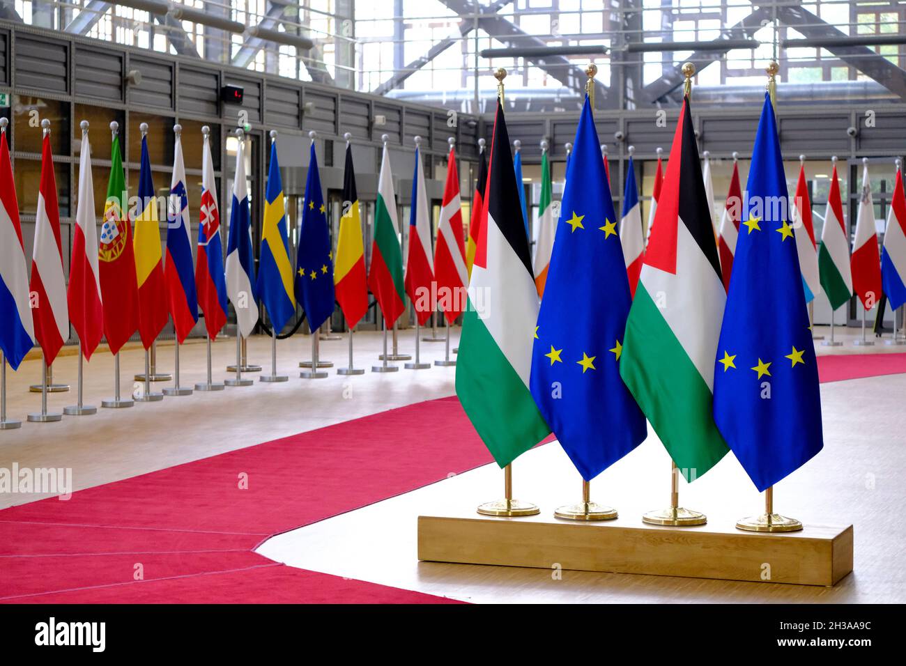 Brussels, Belgium. 27th Oct, 2021. Palestinian National flag and flag of European Union stand in European Council offices in Brussels, Belgium on Oct. 27, 2021 Credit: ALEXANDROS MICHAILIDIS/Alamy Live News Stock Photo