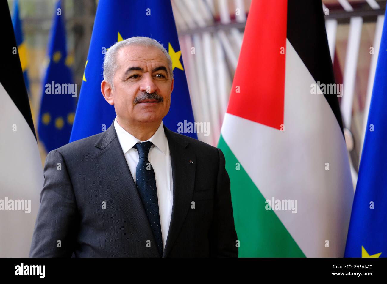 Brussels, Belgium. 27th Oct, 2021. European Council President Charles Michel (R) welcome Palestinian Prime Minister Mohammad Shtayyeh ahead of a meeting in Brussels, Belgium, 27 October 2021. Credit: ALEXANDROS MICHAILIDIS/Alamy Live News Stock Photo
