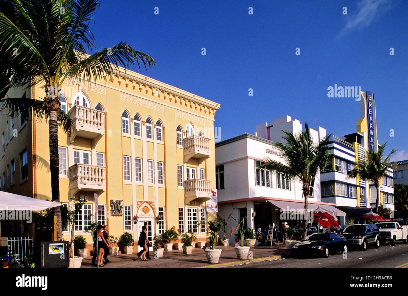 UNITED STATES, FLORIDA, MIAMI BEACH, ART DECO DISTRICT. OCEAN DRIVE Stock Photo Alamy