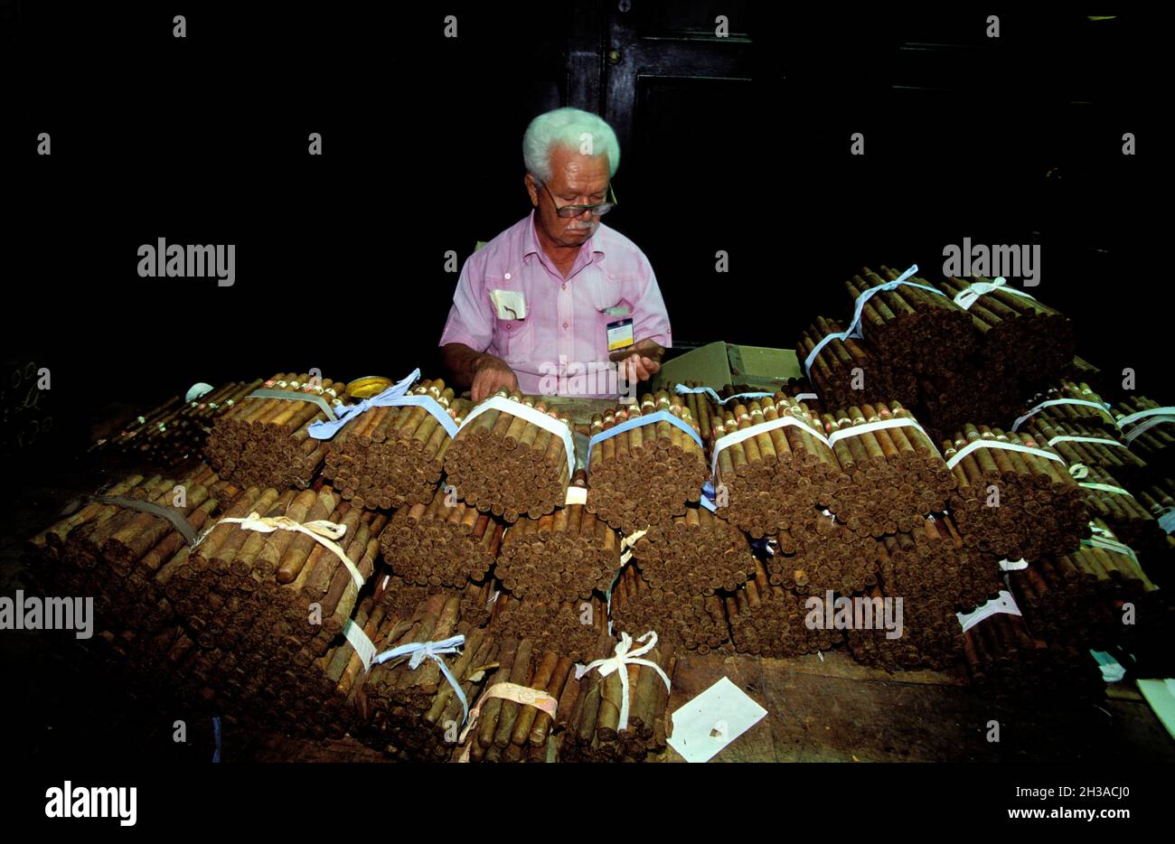 CUBA, HAVANA, THE PARTAGAS CIGAR FACTORY Stock Photo - Alamy