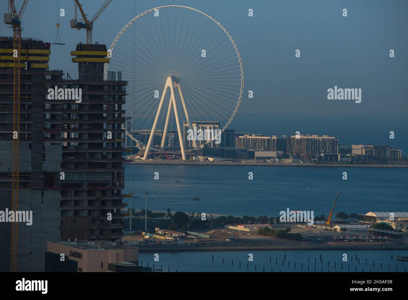UNITED ARAB EMIRATES, DUBAI, MARINA DISTRICT. IN THE DISTANCE