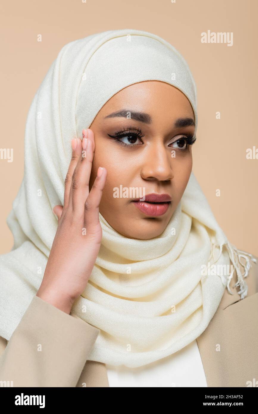 Woman in hijab in shadow hi-res stock photography and images - Alamy