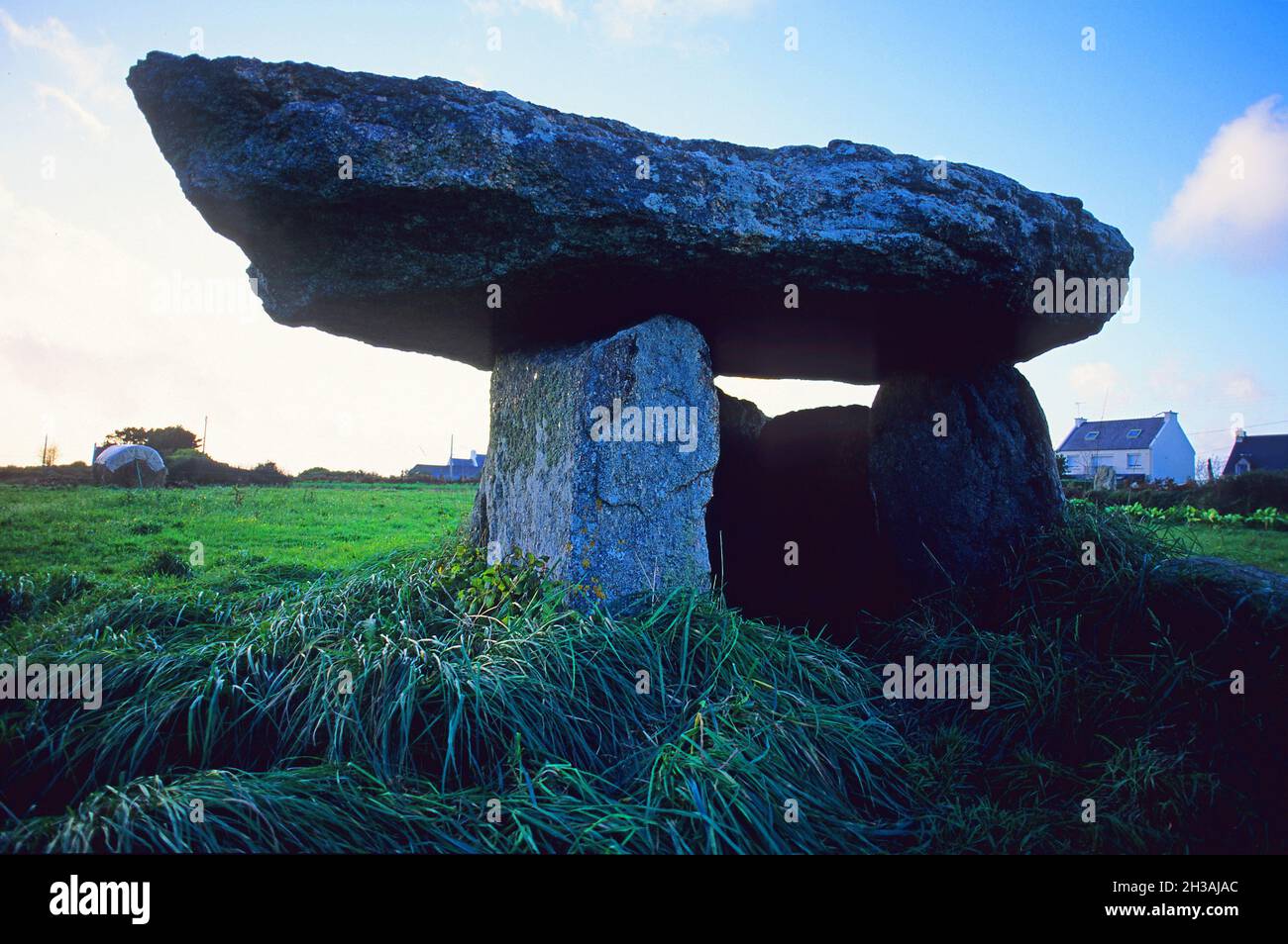 FRANCE. FINISTERE (29) BRITTANY REGION. DOLMEN OF PROSPODER Stock Photo