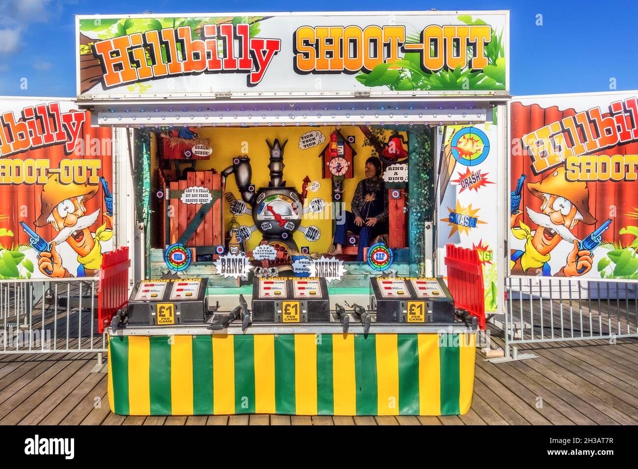 Hillbilly Shoot-Out, shooting gallery, Hastings pier amusement park Stock Photo