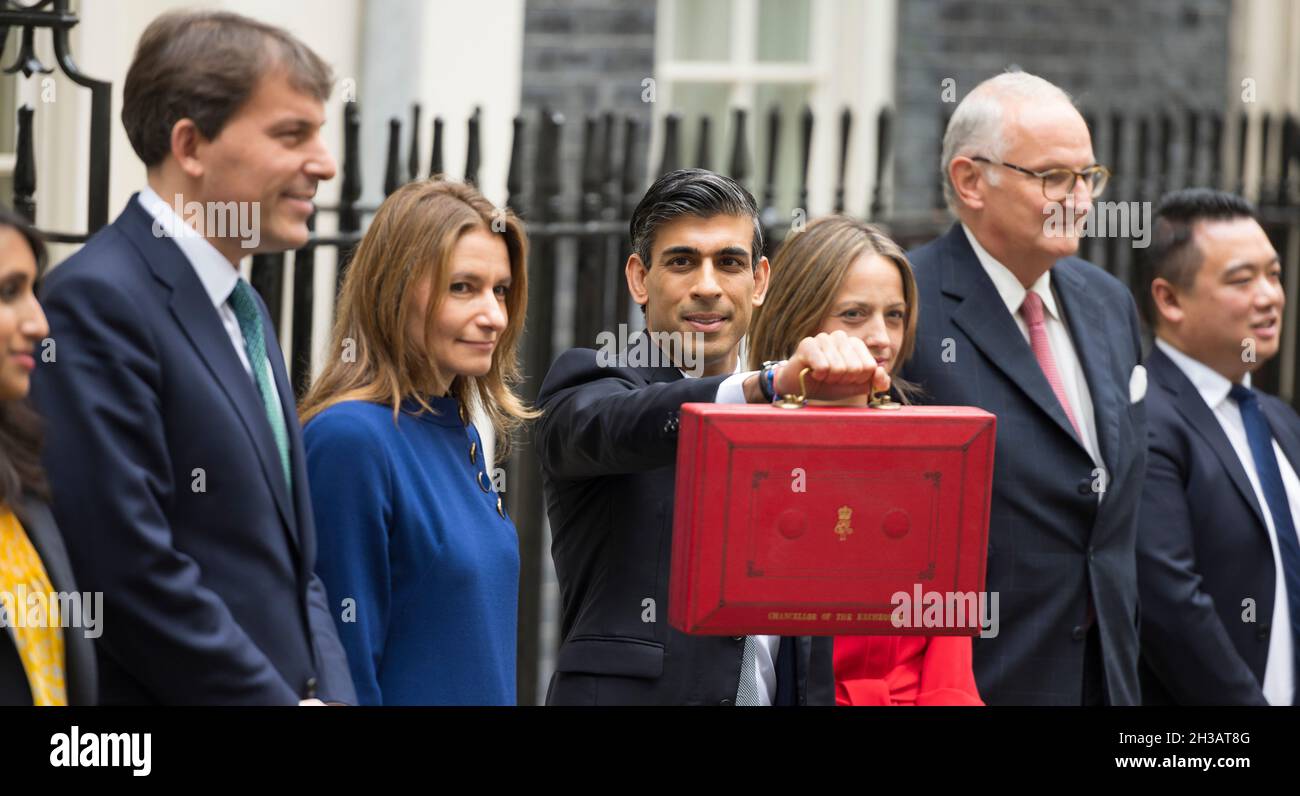 Rishi Sunak, Chancellor of the Exchequer, outside 11 Downing Street for the traditional press photoshoot with his red Budget box, 27 October 2021. Stock Photo