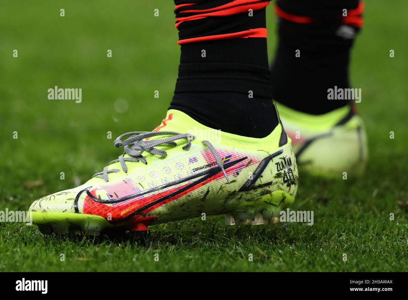 Milan, Italy, 26th October 2021. Zlatan Ibrahimovic of AC Milan's  personalised football boots show a number 40 to celebrate his recent  birthday during the warm up prior to the Serie A match