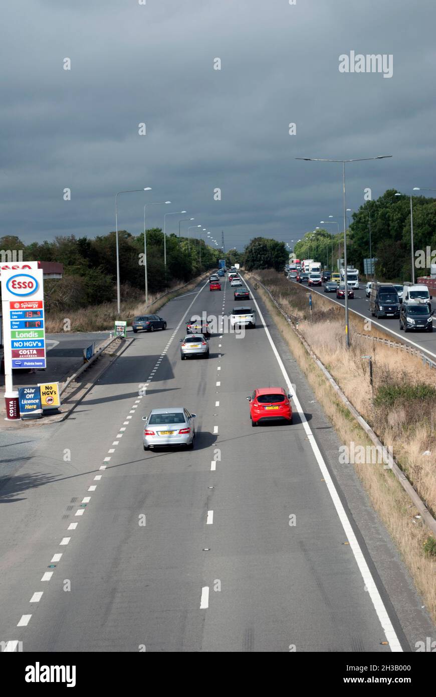 A1 motorway service station hi-res stock photography and images - Alamy