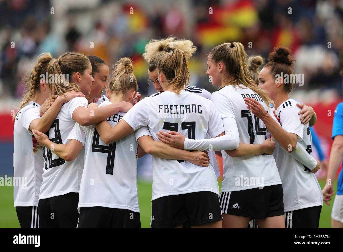 Frauenfussball hi-res stock photography and images
