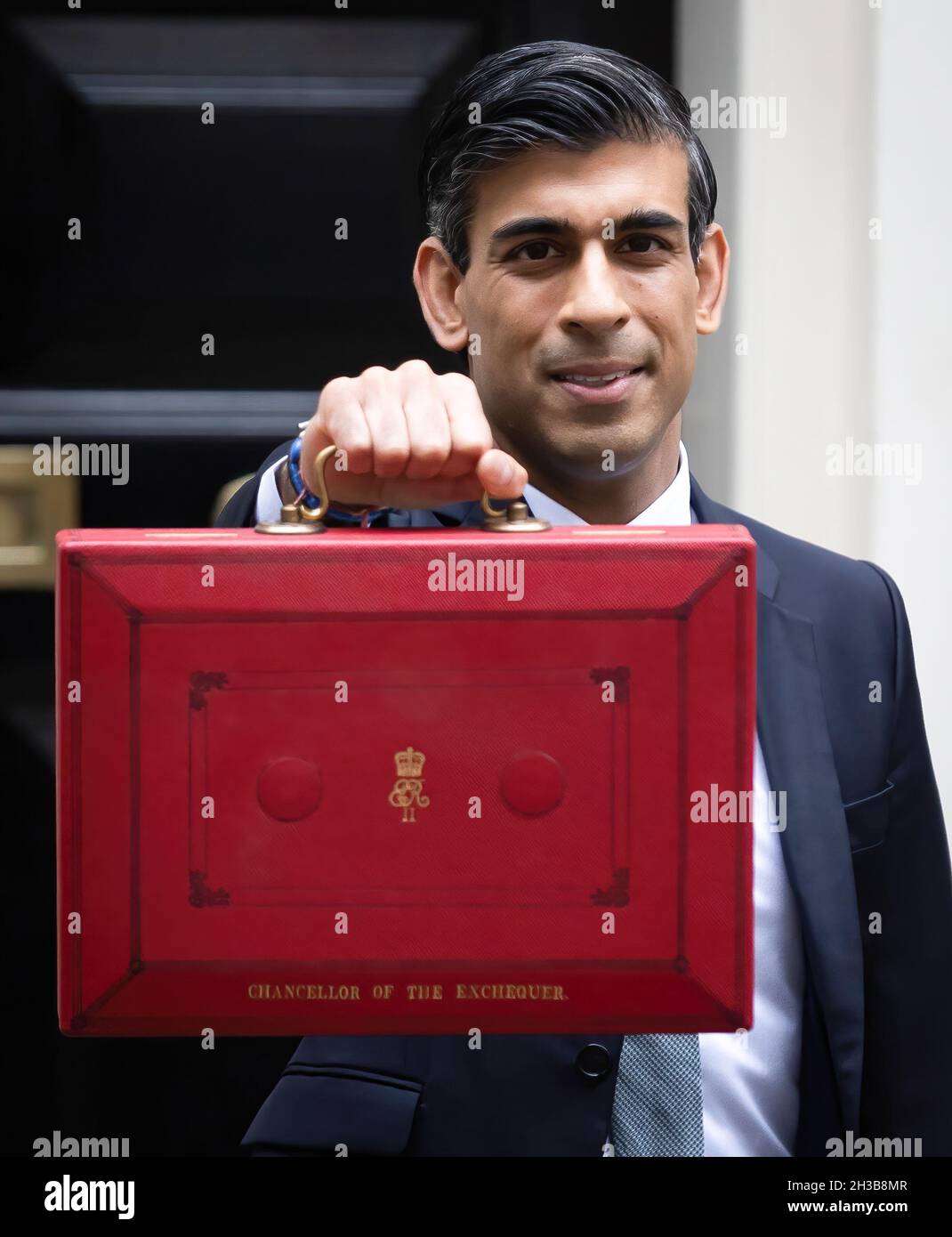 London, UK. 27th Oct, 2021. Chancellor of the Exchequer Rishi Sunak displays the red budget briefcase to the waiting media in Downing Street ahead of the Autumn Budget. Credit: SOPA Images Limited/Alamy Live News Stock Photo