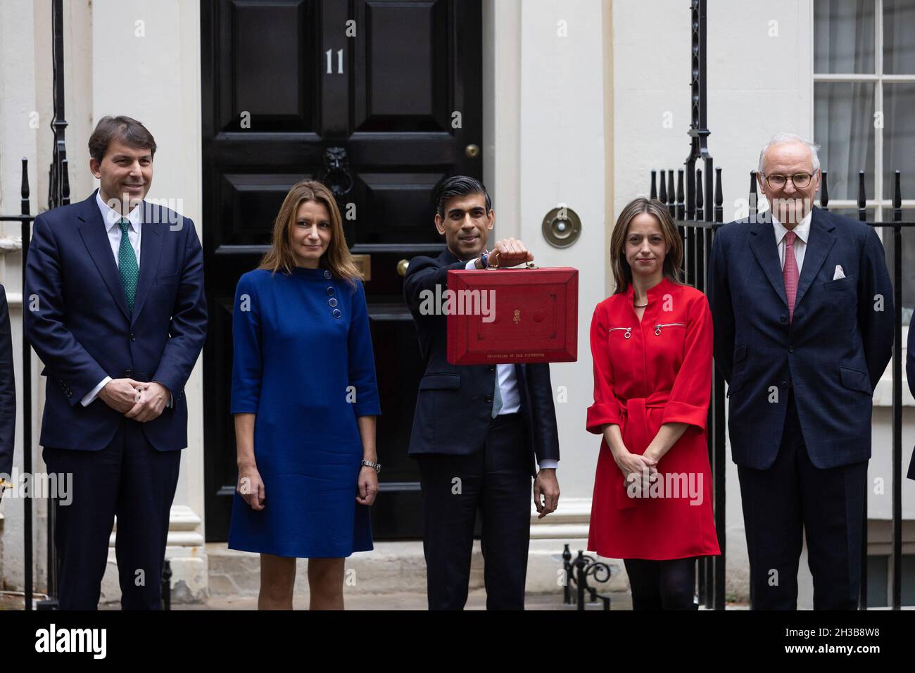 London, UK. 27th Oct, 2021. Chancellor of the Exchequer Rishi Sunak displays the red budget briefcase to the waiting media in Downing Street ahead of the Autumn Budget. (Photo by Tejas Sandhu/SOPA Images/Sipa USA) Credit: Sipa USA/Alamy Live News Stock Photo